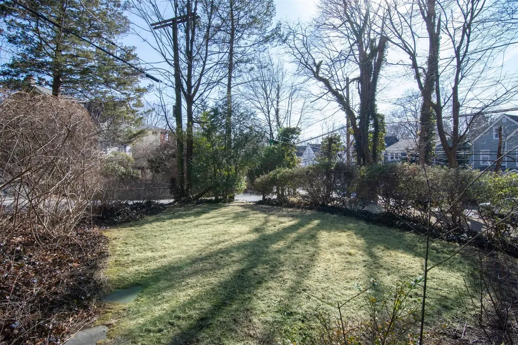 376 Aka 372 Bronxville Road Bronxville NY 10708