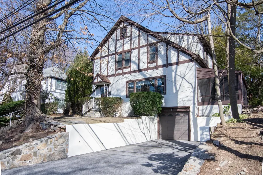 376 Aka 372 Bronxville Road Bronxville NY 10708