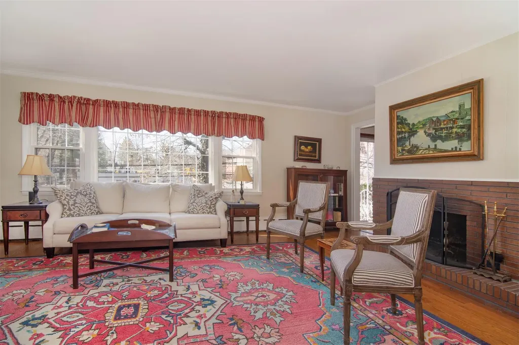 376 Aka 372 Bronxville Road Bronxville NY 10708