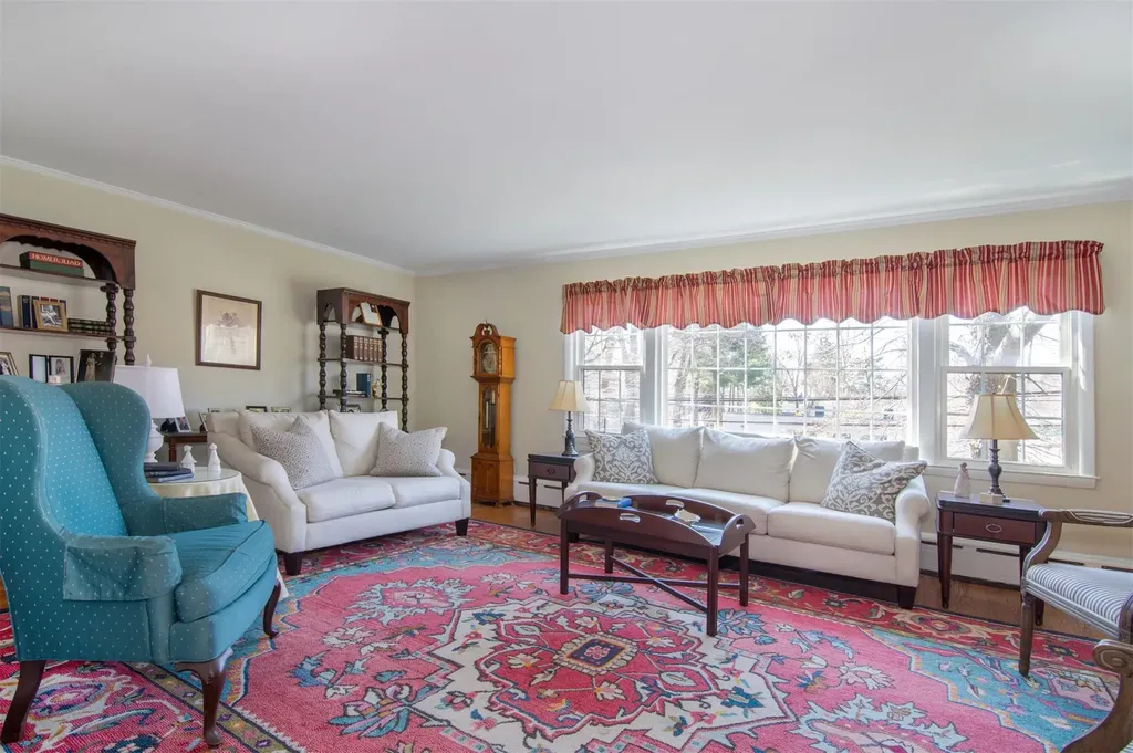 376 Aka 372 Bronxville Road Bronxville NY 10708