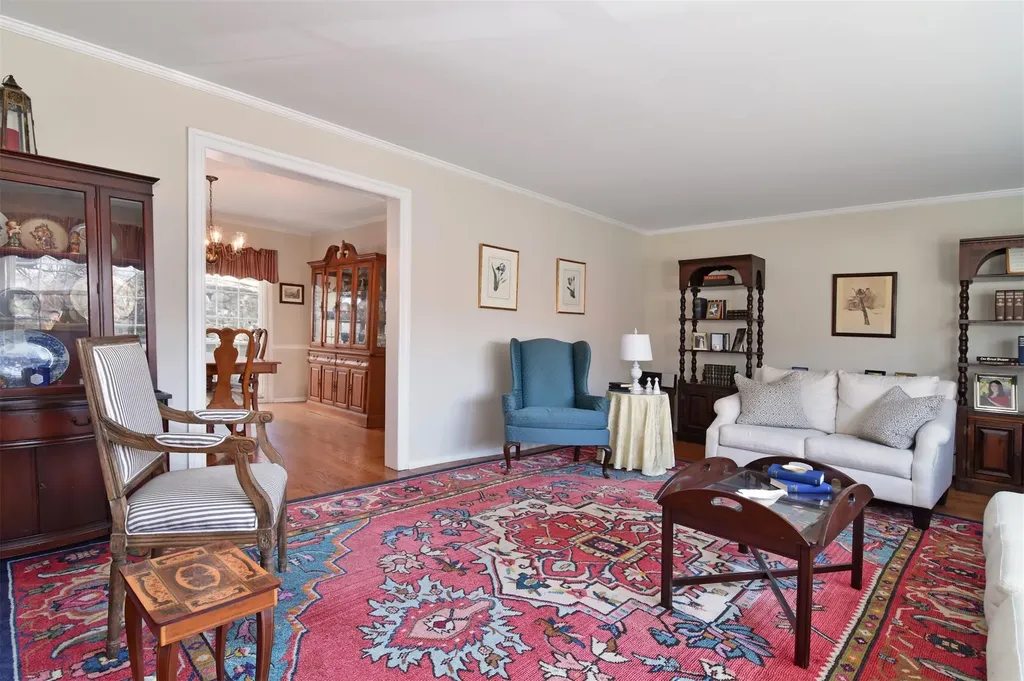 376 Aka 372 Bronxville Road Bronxville NY 10708