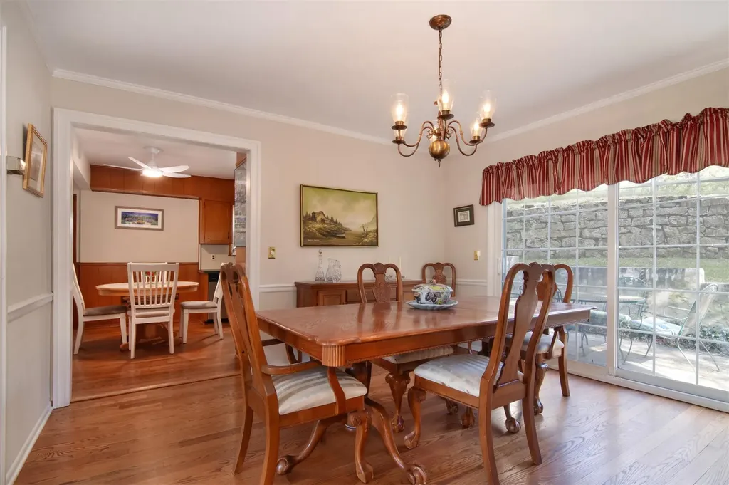 376 Aka 372 Bronxville Road Bronxville NY 10708