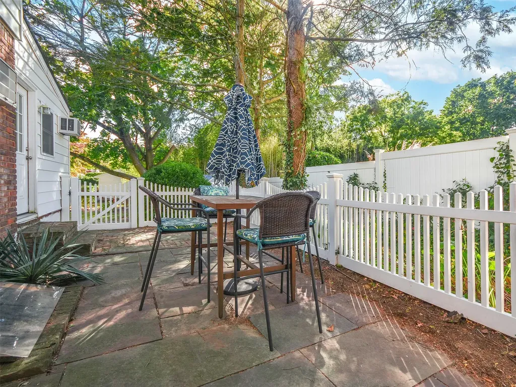 72 Dosoris Way Glen Cove NY 11542