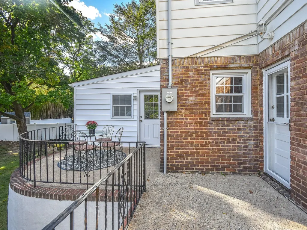 72 Dosoris Way Glen Cove NY 11542