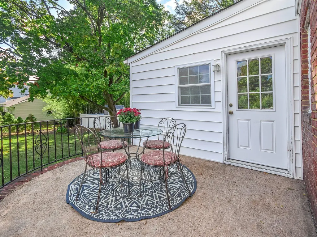 72 Dosoris Way Glen Cove NY 11542