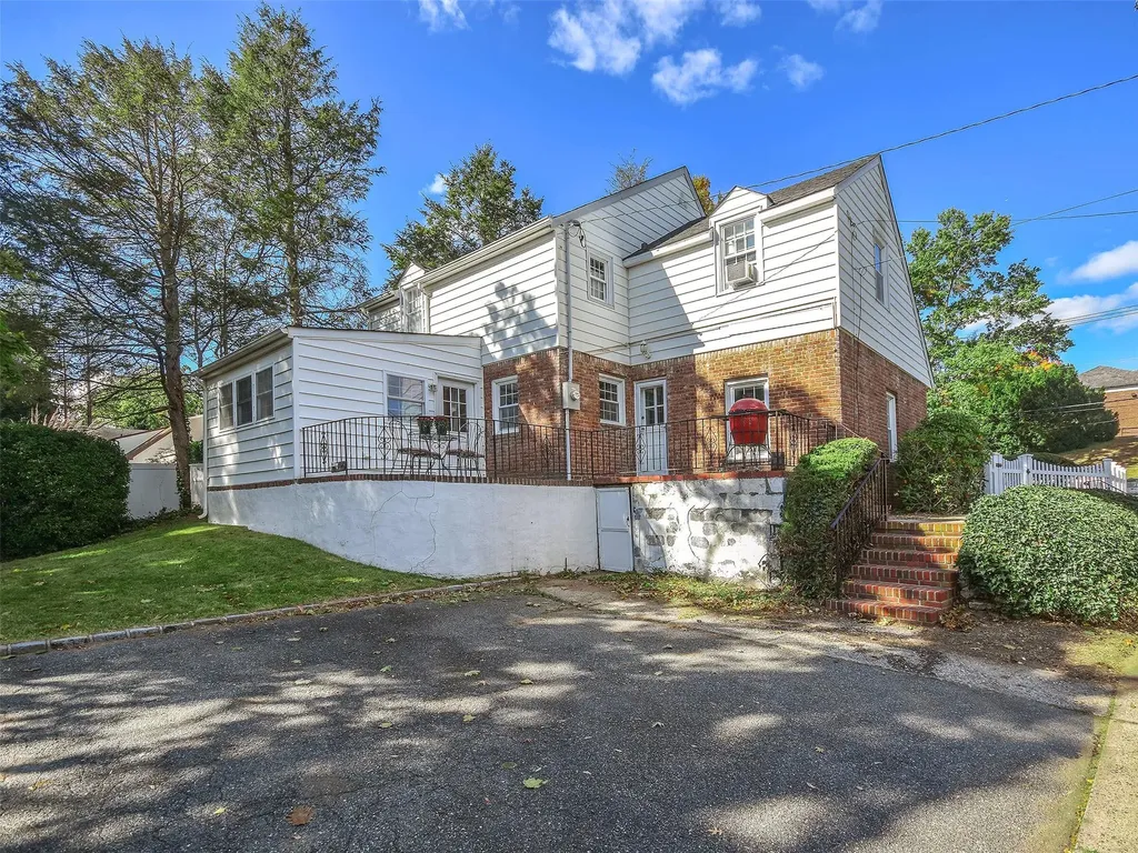 72 Dosoris Way Glen Cove NY 11542