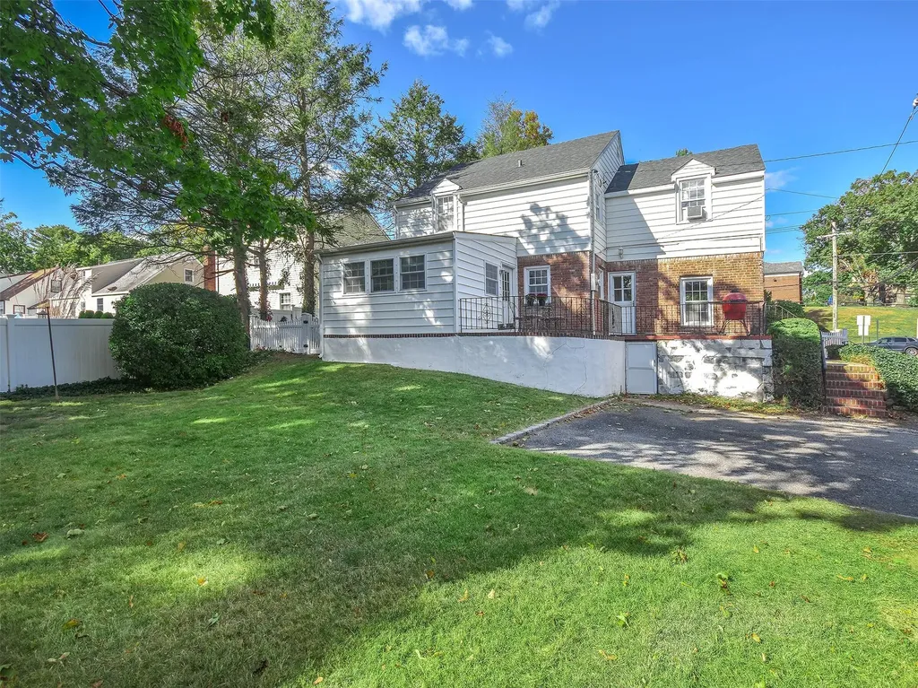 72 Dosoris Way Glen Cove NY 11542