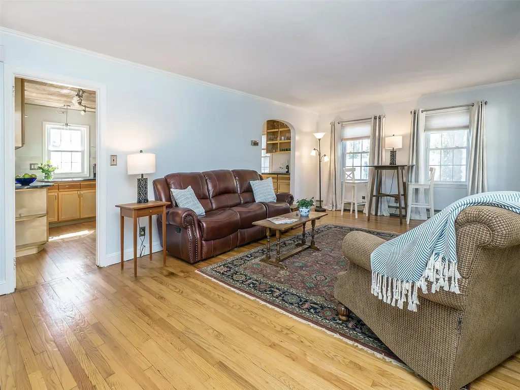 72 Dosoris Way Glen Cove NY 11542
