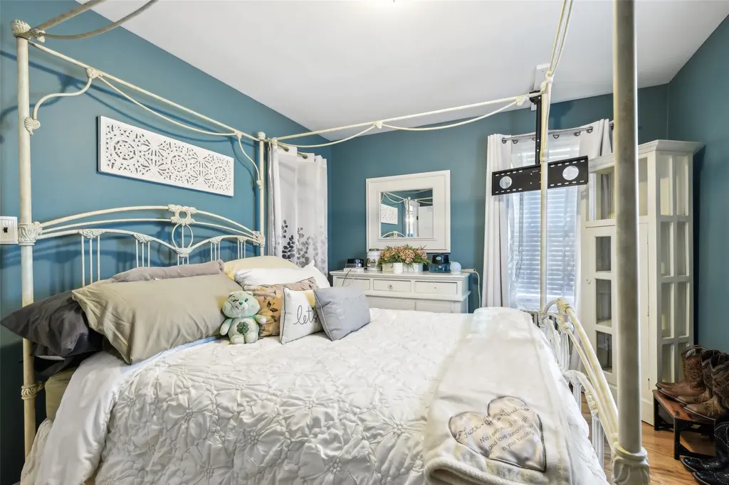 49 Robert Street Patchogue NY 11772