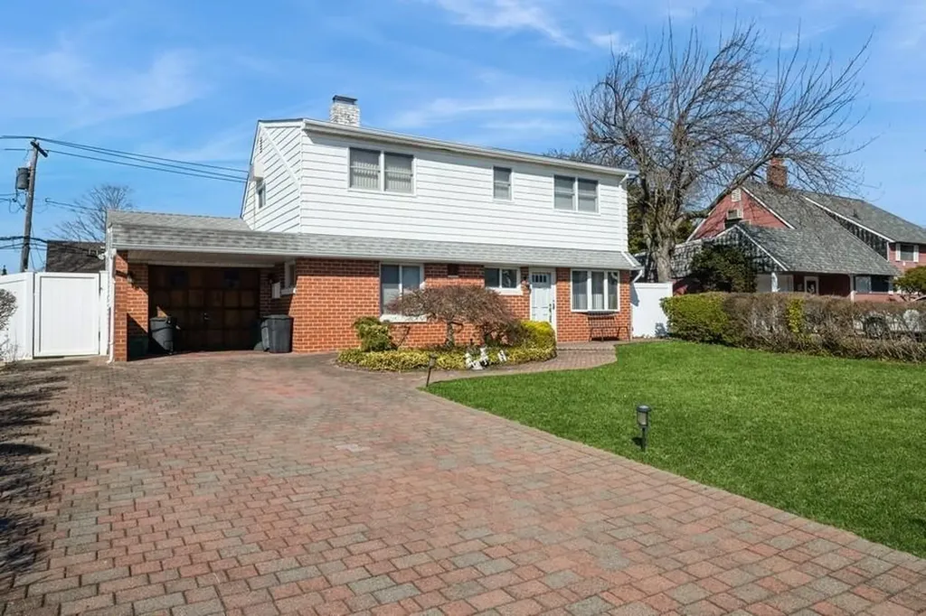 42 Martin Lane Westbury NY 11590