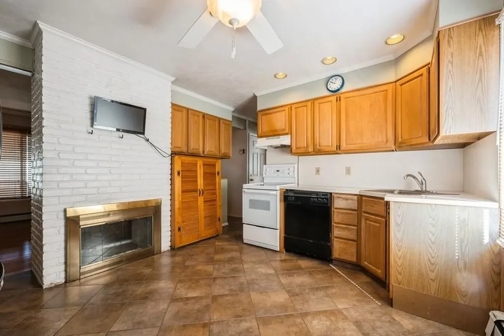42 Martin Lane Westbury NY 11590