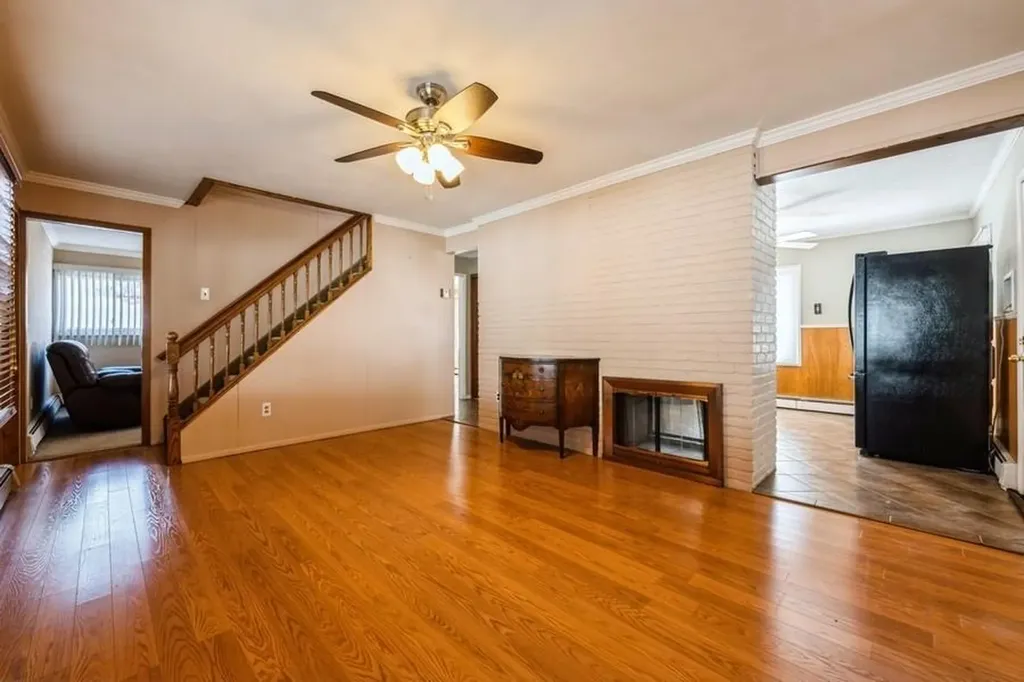 42 Martin Lane Westbury NY 11590