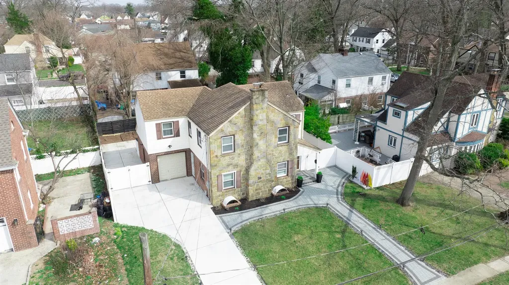 12 Midwood Place Freeport NY 11520