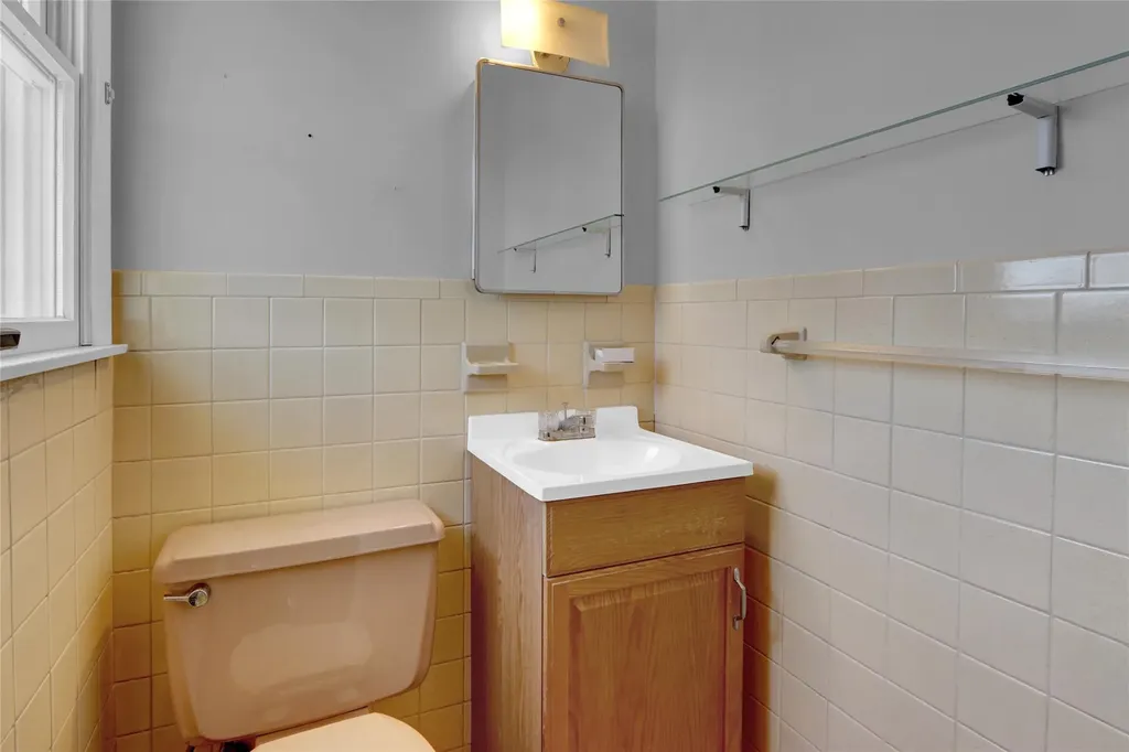2049 Orinoco Drive West Islip NY 11795
