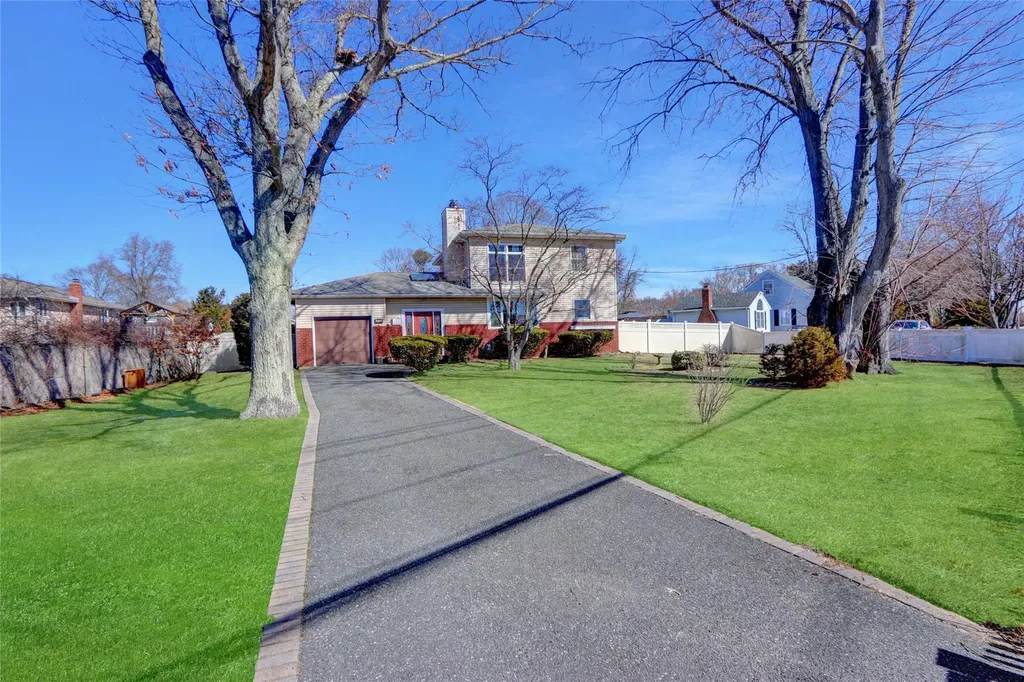 2049 Orinoco Drive West Islip NY 11795