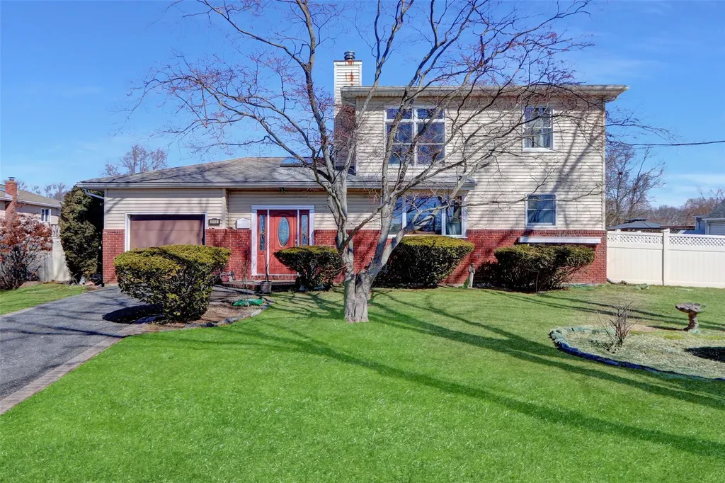 2049 Orinoco Drive West Islip NY 11795
