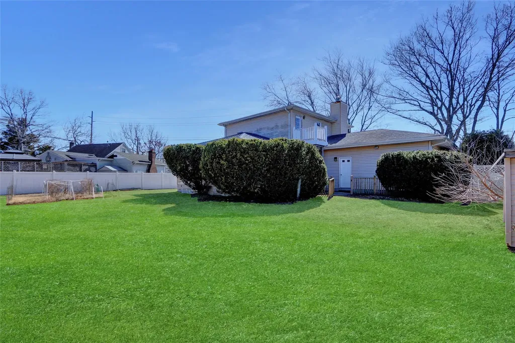 2049 Orinoco Drive West Islip NY 11795