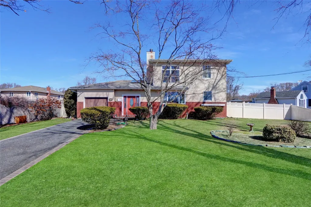 2049 Orinoco Drive West Islip NY 11795