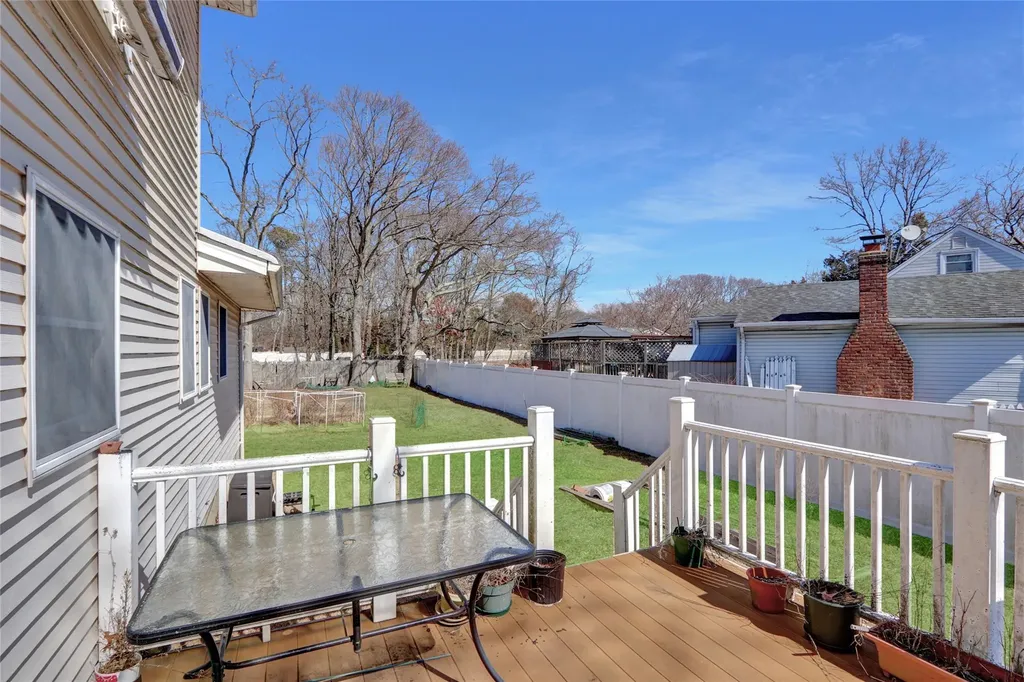 2049 Orinoco Drive West Islip NY 11795