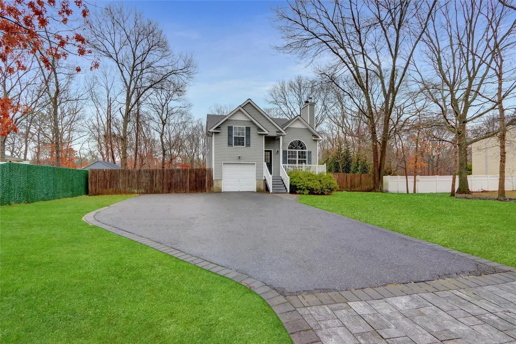 425 N Winters Drive N Brookhaven NY 11950