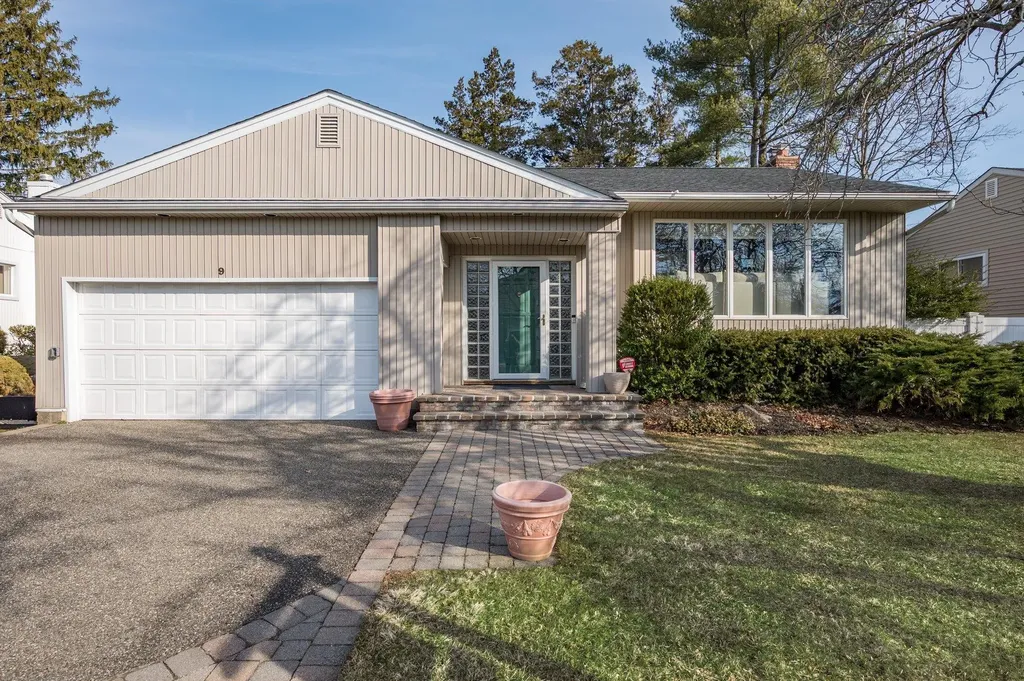 9 Robin Lane Plainview NY 11803
