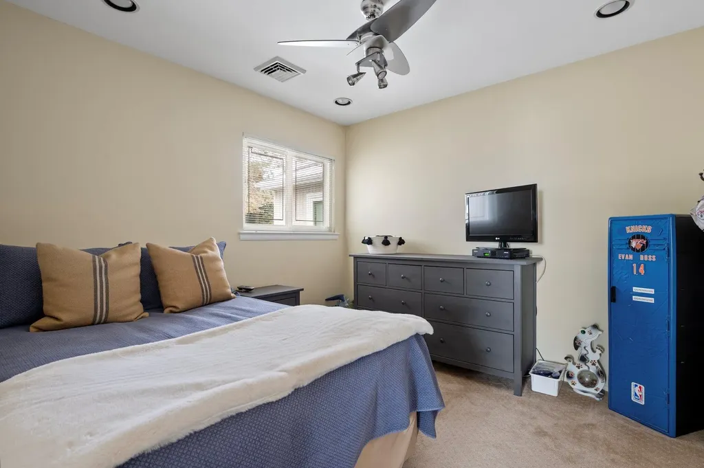 9 Robin Lane Plainview NY 11803