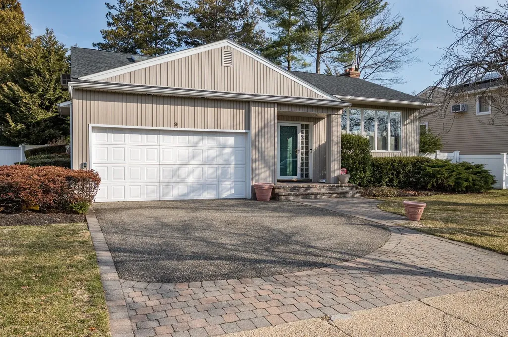 9 Robin Lane Plainview NY 11803