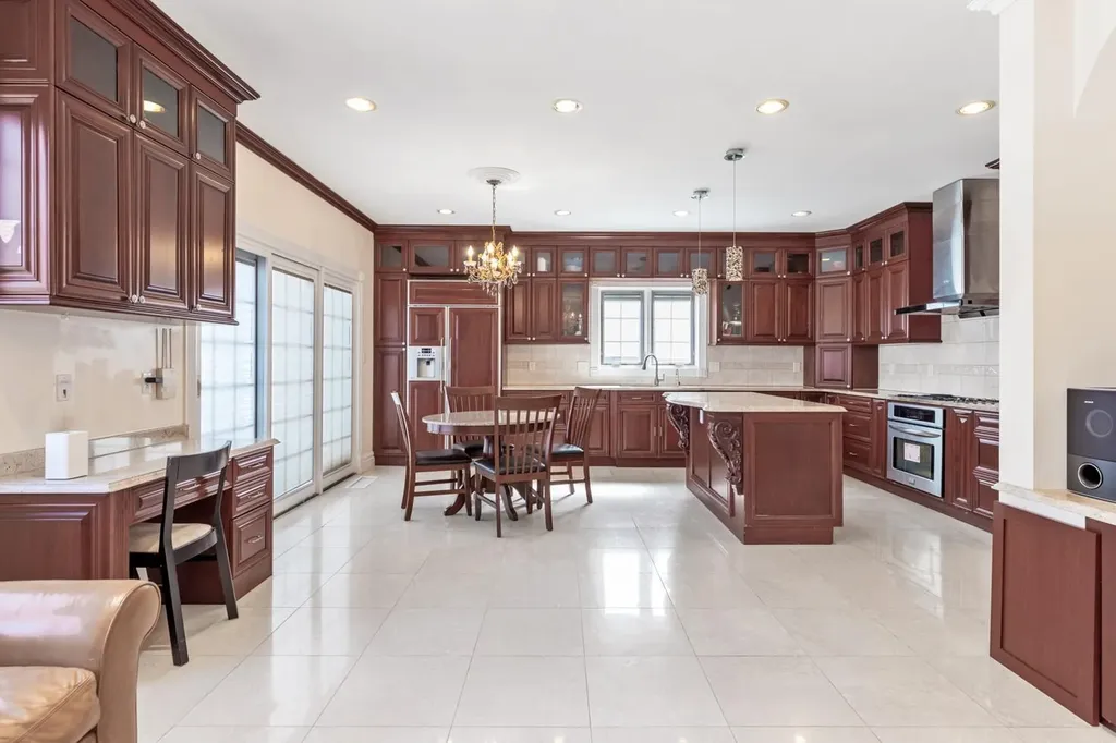 45 Nassau Road Great Neck NY 11021