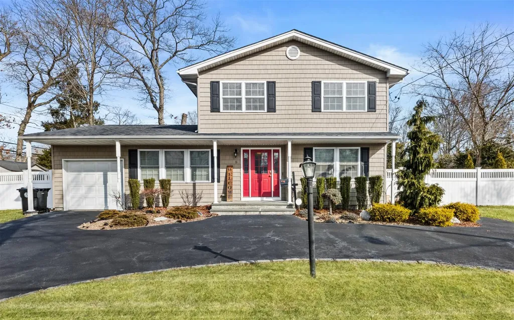5 Sorowoc Lane Bay Shore NY 11706