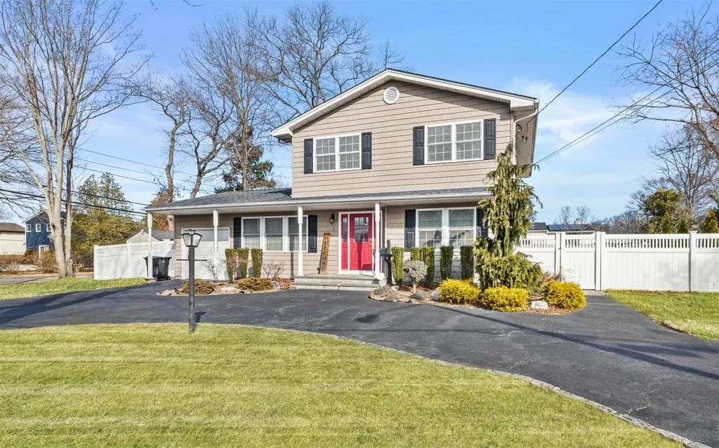 5 Sorowoc Lane Bay Shore NY 11706