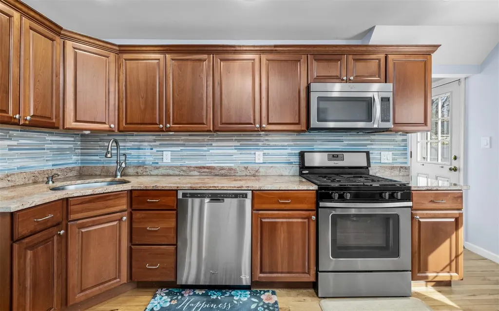 5 Sorowoc Lane Bay Shore NY 11706