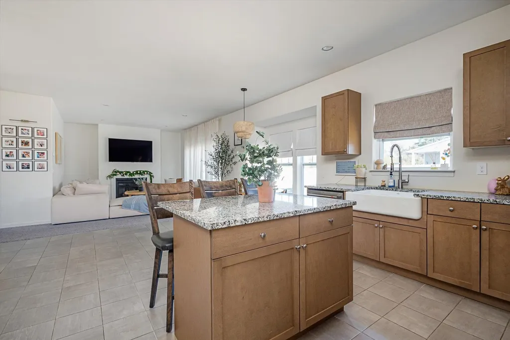 3 Pondview Circle Shirley NY 11967