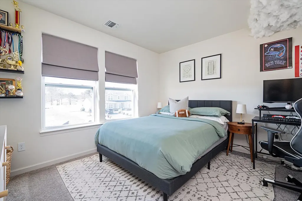 3 Pondview Circle Shirley NY 11967