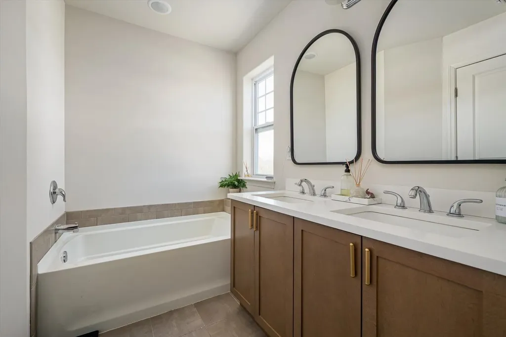 3 Pondview Circle Shirley NY 11967
