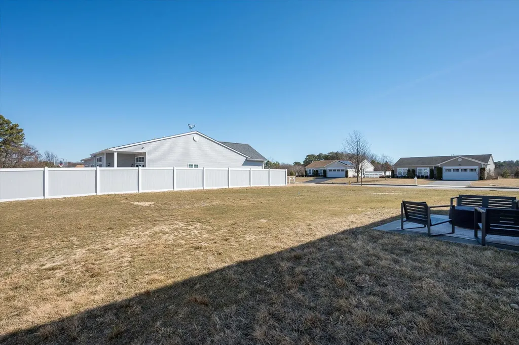 3 Pondview Circle Shirley NY 11967