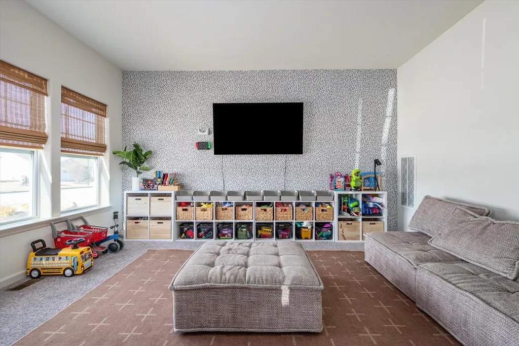 3 Pondview Circle Shirley NY 11967