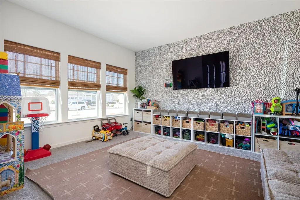 3 Pondview Circle Shirley NY 11967
