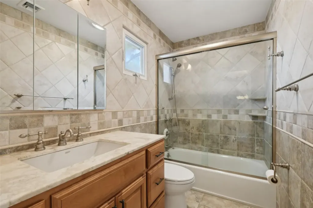 27 Griggs Drive Greenlawn NY 11740