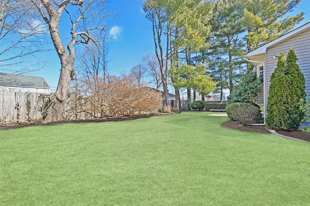 27 Griggs Drive Greenlawn NY 11740
