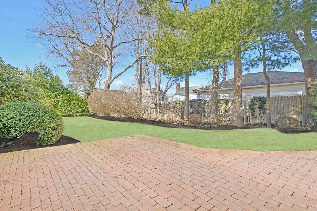 27 Griggs Drive Greenlawn NY 11740