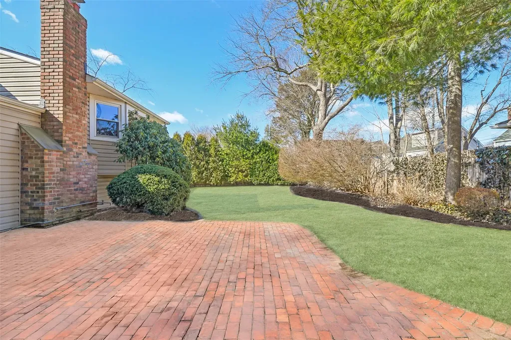 27 Griggs Drive Greenlawn NY 11740