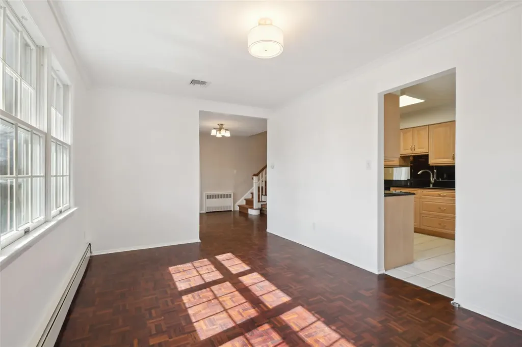 27 Griggs Drive Greenlawn NY 11740