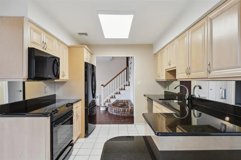 27 Griggs Drive Greenlawn NY 11740