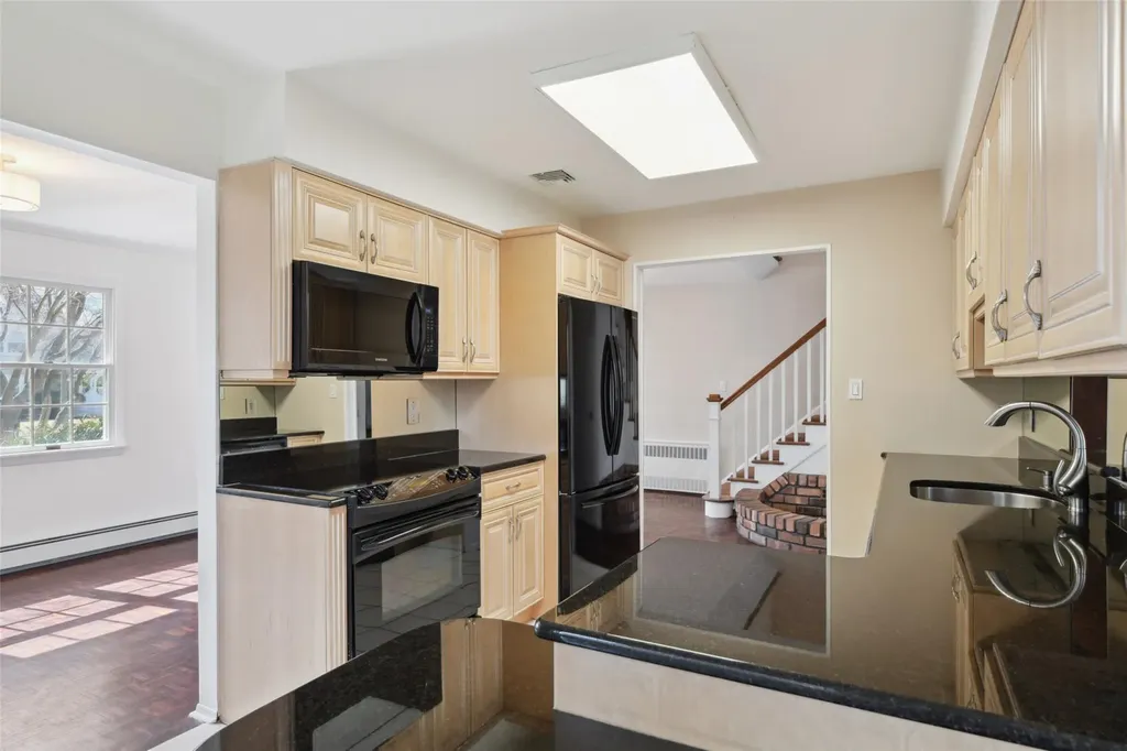 27 Griggs Drive Greenlawn NY 11740