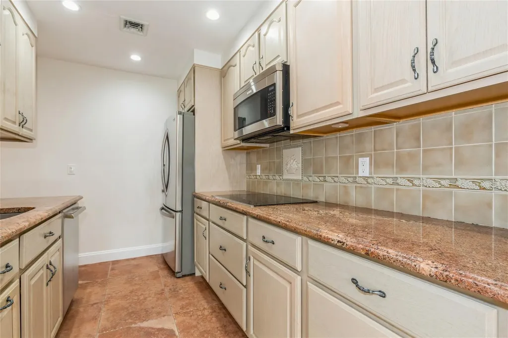58 Cambridge Drive W Copiague NY 11726
