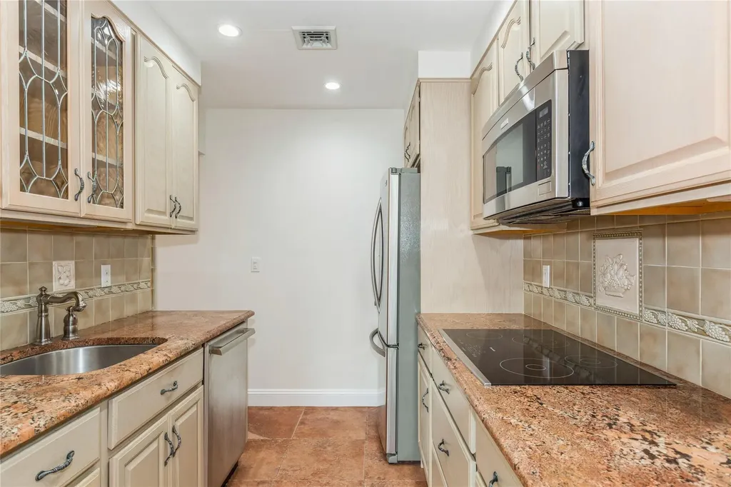58 Cambridge Drive W Copiague NY 11726