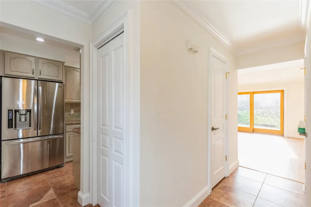 58 Cambridge Drive W Copiague NY 11726