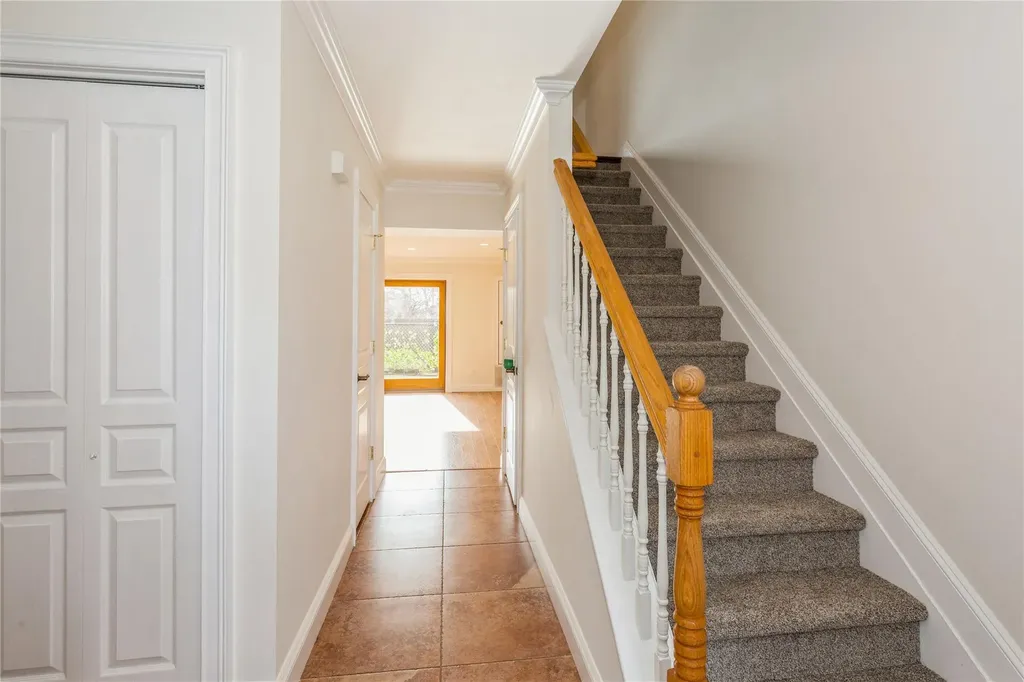 58 Cambridge Drive W Copiague NY 11726