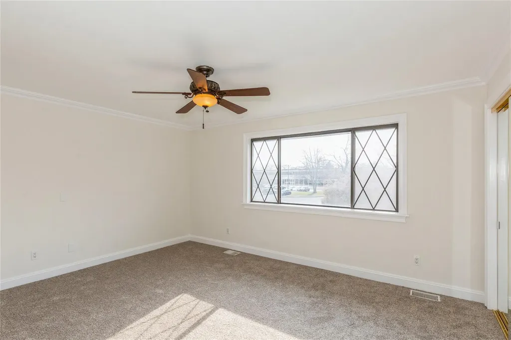 58 Cambridge Drive W Copiague NY 11726