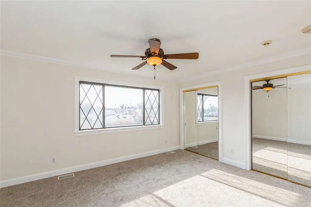 58 Cambridge Drive W Copiague NY 11726